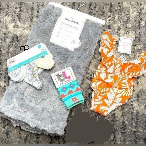 Baby Bundle Bathing suit blanket bibs - Picture 1 of 7